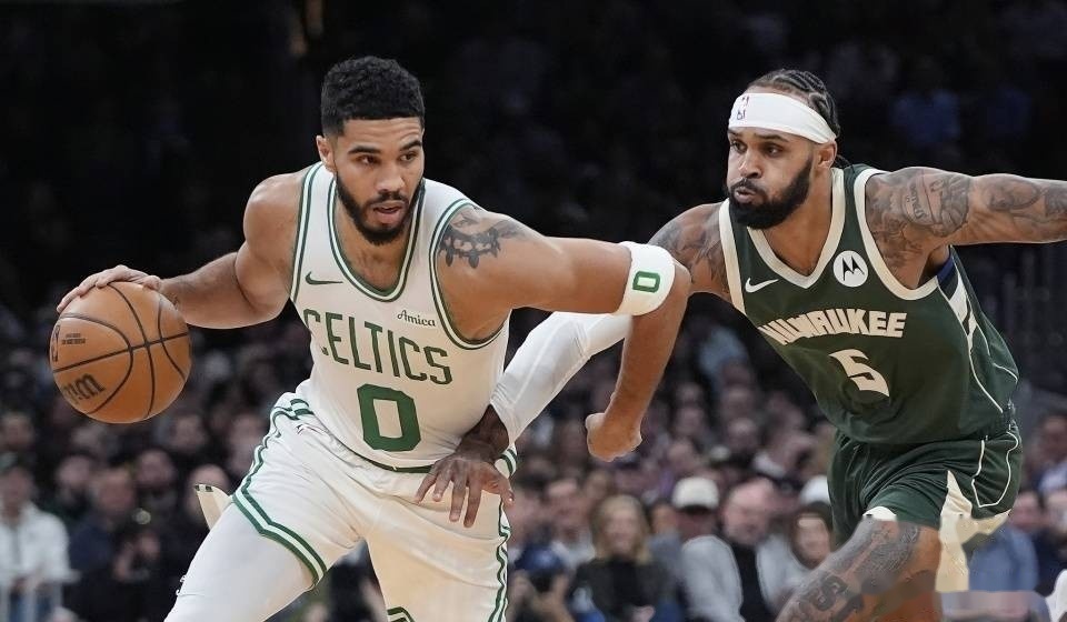 雄鹿球员连续两场空砍三分，成为进攻焦点