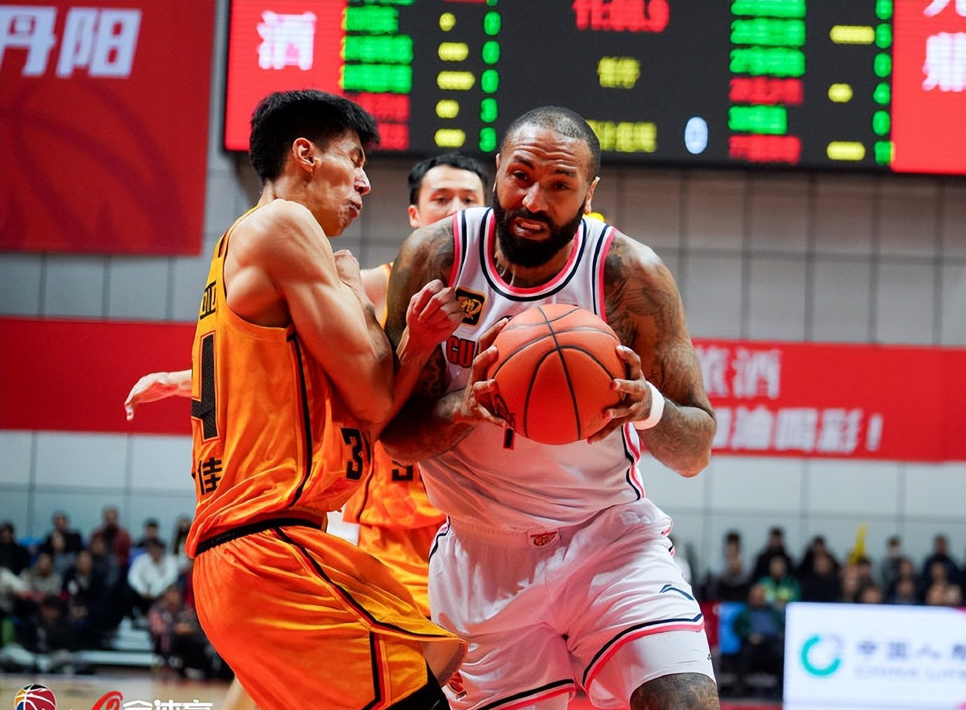 热血对决！球员实力碰撞火花四溅的简单介绍