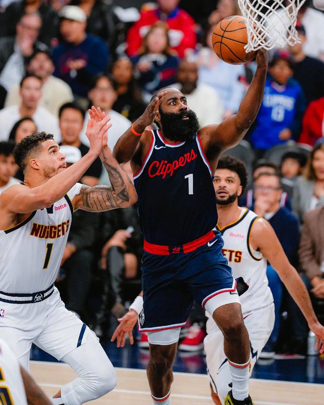 哈登惊艳全场，约基奇助攻爆棚，关键时刻神级表现逆转取胜！