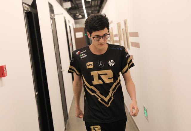 Karsa在IG比赛中惊险取胜，挺进下一轮引发热议！